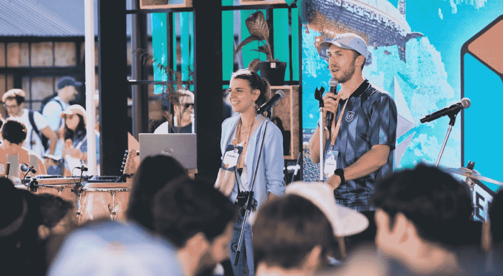 Candela Fazzano y miembro del equipo organizador de Devconnect Argentina 2025