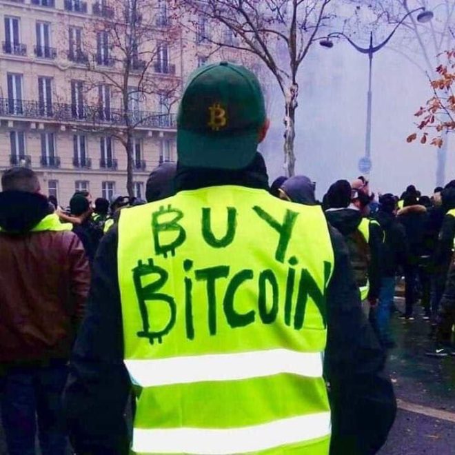 protestas de paris compran bitcoin