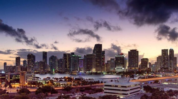 El gobernador de Florida dice que el estado está trabajando para aceptar Bitcoin para el pago de impuestos