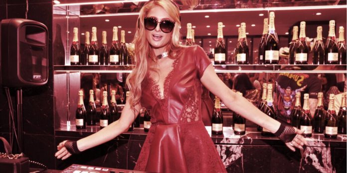 Paris-Hilton-DJ-gID_2.jpeg
