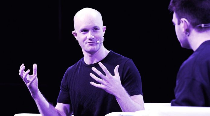 ‘Realmente tonto’: el CEO de Coinbase critica la petición de los empleados para despedir a los ejecutivos