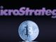 Coinbase, MicroStrategy, otras acciones expuestas a Bitcoin se acumulan en medio de un colapso criptográfico