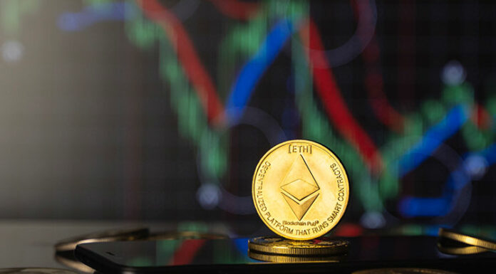 Whale mueve 73.000 ETH a Binance y cae Ether