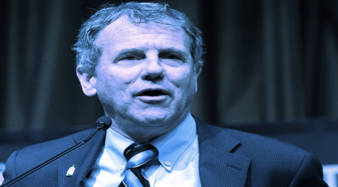 Presidente del Comité Bancario: Los reguladores de EE. UU. deberían ‘tal vez’ prohibir las criptomonedas