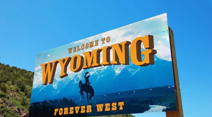 Cynthia Lummis de Wyoming no quiere que el gobierno regule la criptominería