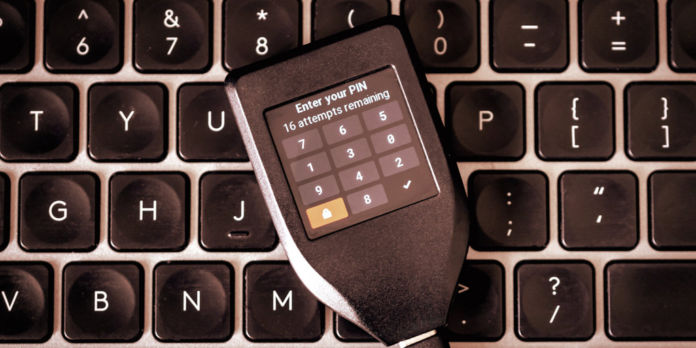 Hardware-Wallet-shutterstock_2137605101-16x9-1-gID_4.jpg@png.png