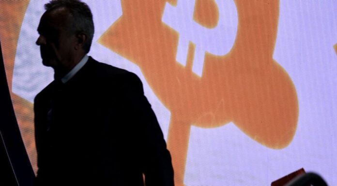 Robert F. Kennedy Jr. guarda silencio sobre Bitcoin y CBDC durante una conversación en Twitter con Elon Musk