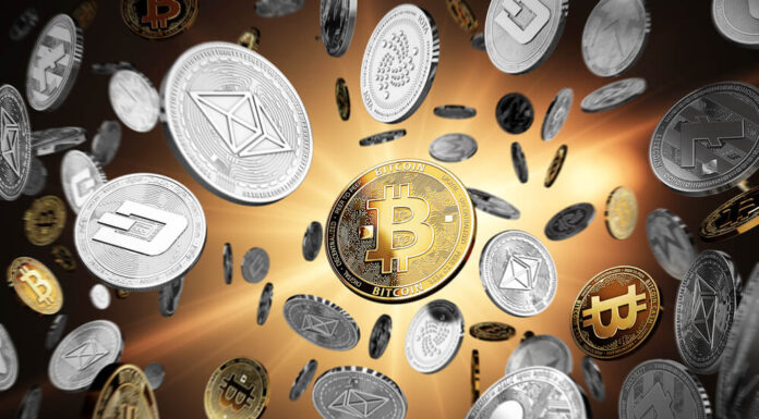 En mayo pasado, mientras Bitcoin caía, las altcoins más pequeñas saltaban dramáticamente