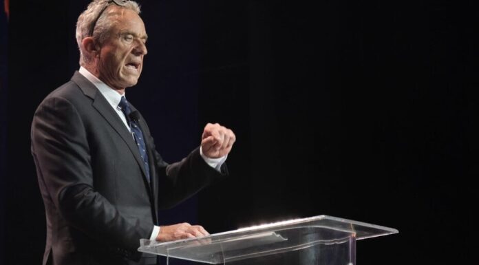 RFK Jr. dice que compró GameStop para 'castigar las ventas cortas de Predator a la Luna'