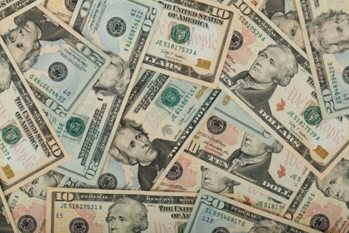 mixture-of-10-dollar-and-20-dollar-bills-768x512.jpg