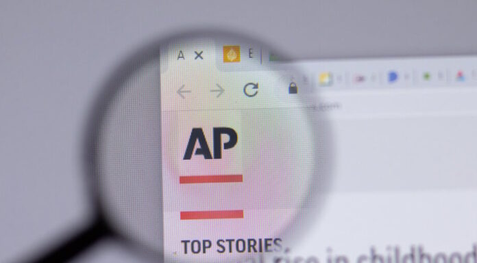 Associated Press limita cómo los periodistas pueden usar la IA generativa
