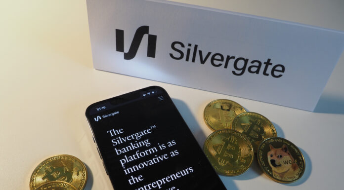 Los ejecutivos del banco Silvergate, amigable con las criptomonedas, se retiran mientras continúan las demandas y la liquidación continúa