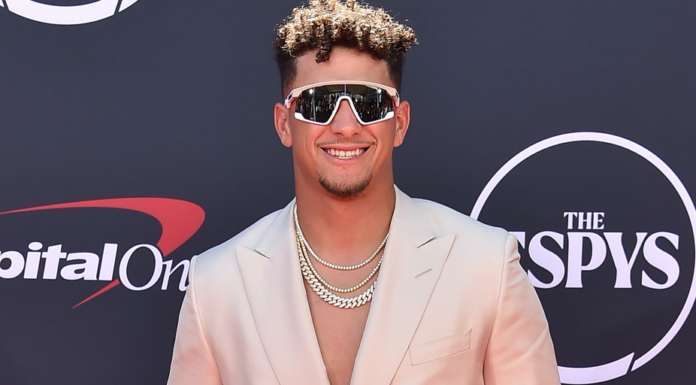 Patrick Mahomes no puede dejar las criptomonedas
