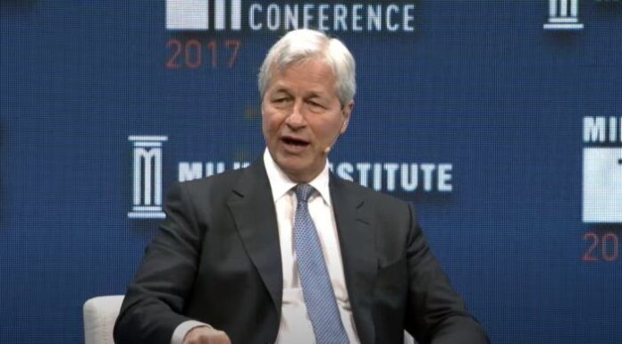 Jamie Dimon, director ejecutivo de JPMorgan, en Davos 2024: 'Defiendo su derecho a operar con Bitcoin'