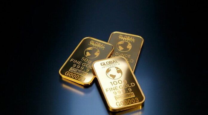 El oro podría dispararse hasta los 2.600 dólares si el dólar sigue perdiendo terreno, sugiere un analista