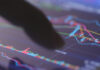 El precio cibernético sube un 15% mientras el Bitcoin cae