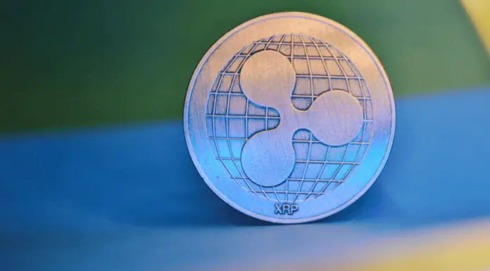 XRP gana impulso; FLOKI declina; Las ballenas continúan acumulando NuggetRush