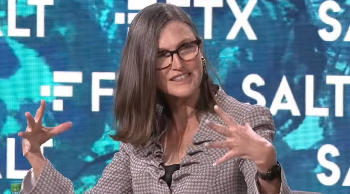 ARK de Cathie Wood vende las acciones restantes de GBTC y compra 100 millones de dólares en ETF de futuros de Bitcoin