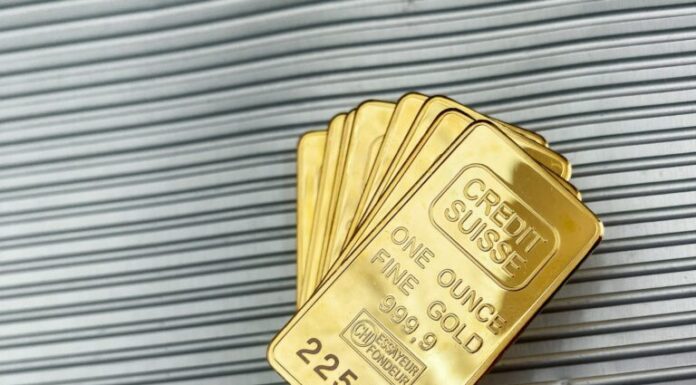 Peter Schiff resta importancia a la recuperación de Bitcoin y se centra en el repunte del oro diciendo que se ha «estallado por completo»