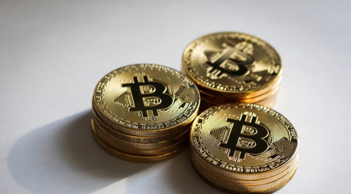 El clímax de Bitcoin: un analista señala el pico del mercado en medio del enfriamiento del bombo publicitario de los ETF al contado