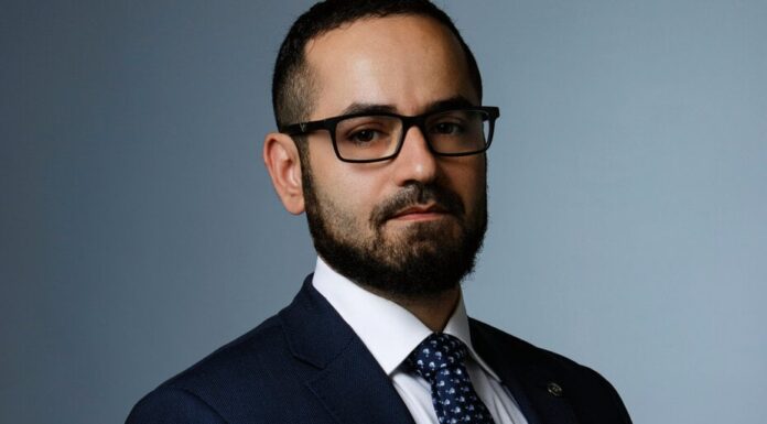 Legisladores estadounidenses instan a Biden a rescatar al ejecutivo de Binance 'rehén' de su detención en Nigeria