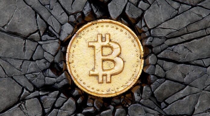 Bitcoin apenas se tambalea después de reducirse a la mitad