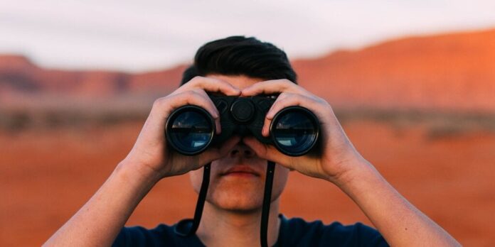 binoculars-1209011_1920-e1569859630991-gID_7.jpg
