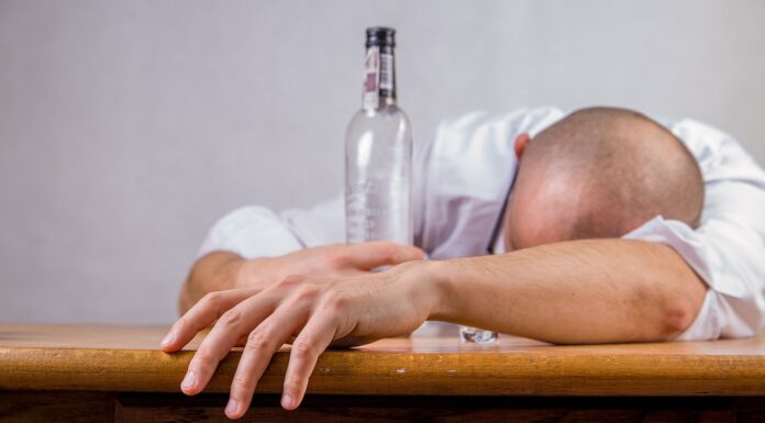 Vasos vacíos de Solana: la moneda de CERVEZA se esfuma en un 70% en un presunto tirón de alfombra