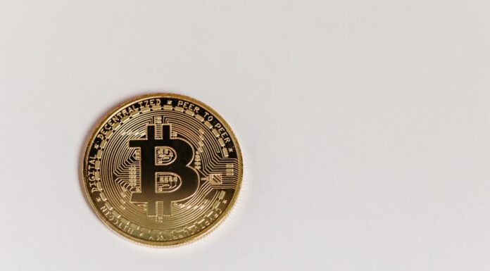 Las salidas de dinero de los exchanges de Bitcoin se disparan a un máximo anual: ¿podría esto impulsar un retorno a los $70.000?