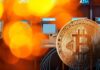 Acusan a propietario de tienda británica de operar cajero automático de criptomonedas ilegal