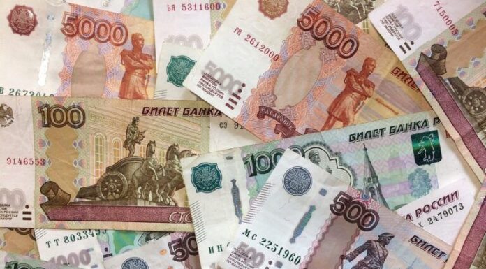 Rusia probará el uso supervisado de criptomonedas para pagos transfronterizos, según informe