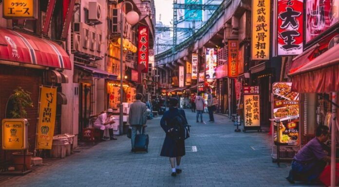 El desplome de la Bolsa de Japón rivaliza con el de 1987 y desata el pánico mundial: un operador profesional explica por qué está sucediendo
