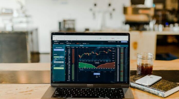 Los productos de inversión en criptomonedas registran salidas de 305 millones de dólares mientras los datos económicos de EE. UU. atenúan las esperanzas de un mayor recorte de tasas