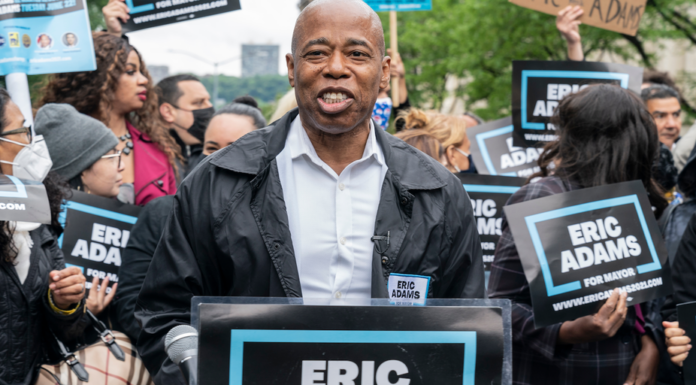 El alcalde de Nueva York, Eric Adams, partidario de las criptomonedas, acusado en una investigación por corrupción