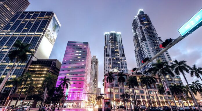 El director financiero de Florida insta a la junta estatal a evaluar las inversiones en criptomonedas para los fondos de pensiones públicos