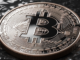 Los saldos de las bolsas de Bitcoin se desploman a medida que los tenedores a largo plazo ayudan a impulsar el precio a $98,000