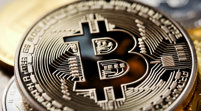 El precio de Bitcoin rebota mientras los ETF al contado recaudan 556 millones de dólares