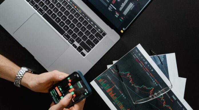 ¿Por qué el mercado criptográfico está caído hoy? Bitcoin cae a 93.000 dólares ante una posible venta masiva de 6.500 millones de dólares