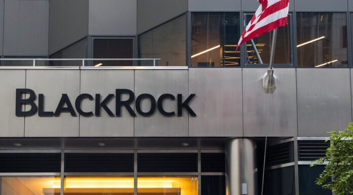 El IBIT de BlackRock alcanza los 50.000 millones de dólares en un tiempo récord mientras el Bitcoin supera los 100.000 dólares
