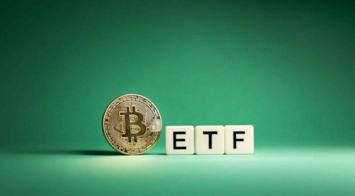 Bitcoin Spot ETF Exodus continúa: las salidas de $ 900 millones extienden la racha perdedora