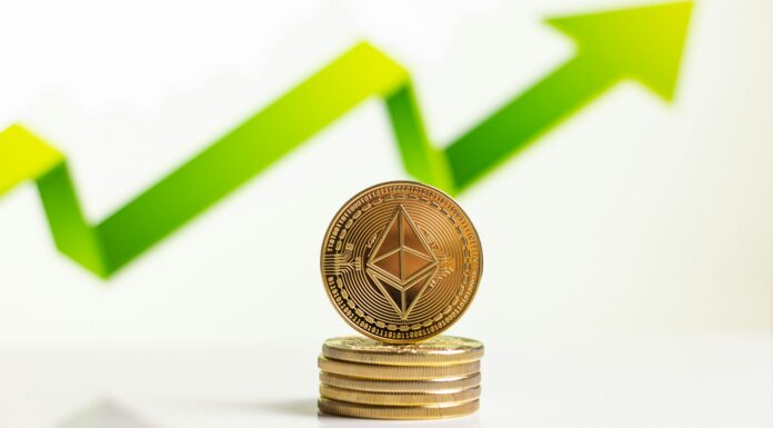 Analista ve niveles clave de resistencia ethereum, mientras que RSI sugiere divergencia alcista