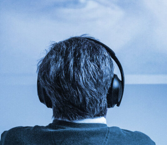 Tu televisor LG podría seguir escuchándote, incluso cuando parece estar apagado.